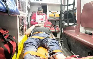 Un hombre originario de Saltillo resultó lesionado luego de sufrir un fuerte accidente la noche de ayer.