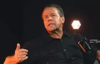 El actor aspiró directamente de la estopa, detallando incluso la técnica que utilizan los consumidores habituales en la calle