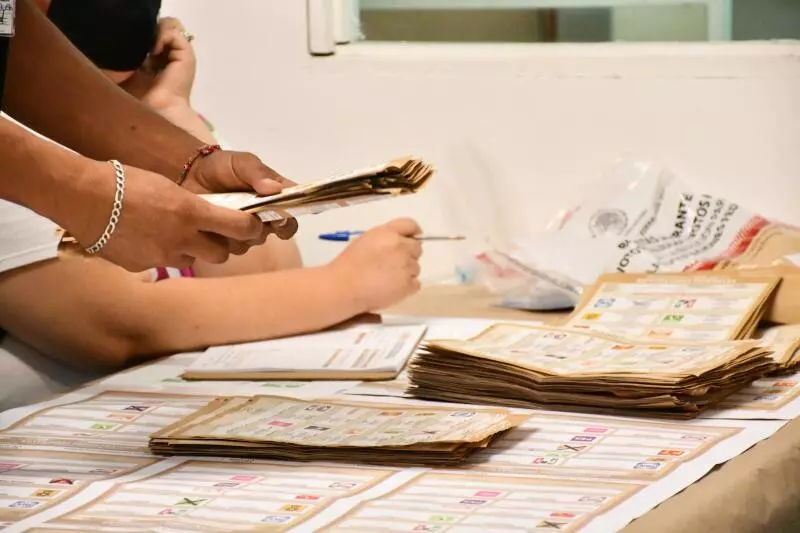 En total, fueron insaculados 43 mil 867 ciudadanos del Distrito 03, de los cuales 22 mil 153 son mujeres y 21 mil 714 hombres.