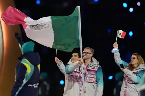 México hizo su presentación en Milano-Cortina 2026 con Donovan Carrillo y Sarah Schleper como abanderados y una delegación lista para competir en los Juegos Olímpicos de Invierno