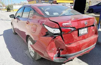 Una mujer de 60 años presentó dolor al protagonizar un choque por alcance que se suscitó la mañana de ayer sobre el bulevar Harold R. Pape.