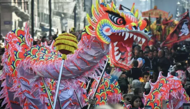 El festejo reunió a cientos de personas y resaltó los lazos culturales entre México y China en el inicio del Año del Caballo.