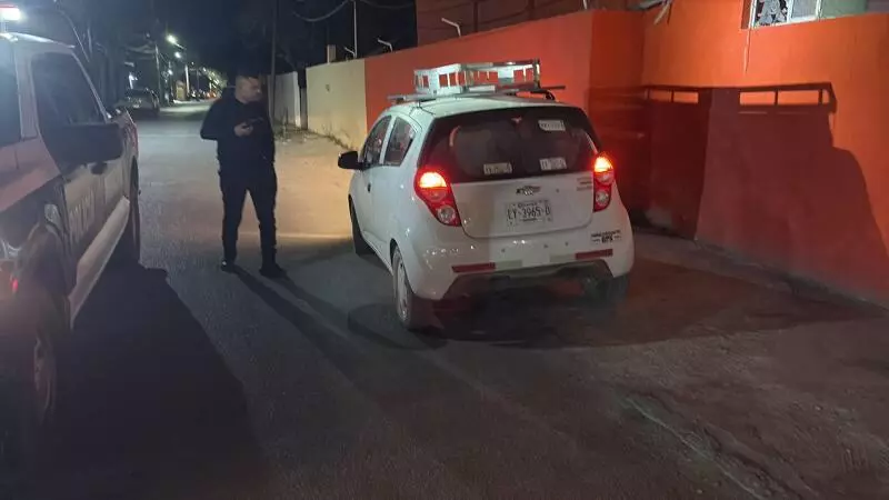 Vecinos del lugar realizaron el reporte a las autoridades, por lo que elementos de seguridad acudieron al sitio y encontraron al individuo dormido