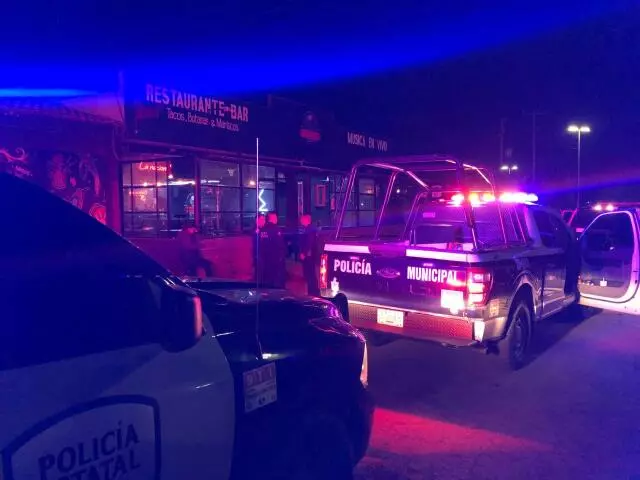 Durante el recorrido, las fuerzas de seguridad visitaron cada uno de los negocios