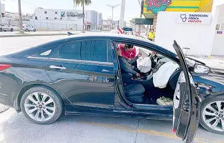 Un fuerte choque se registró la tarde de ayer en uno de los cruces más transitados de la colonia Tecnológico.