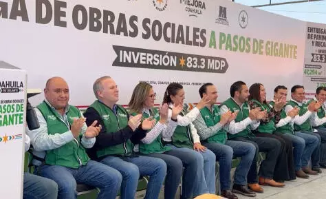 El evento contó con la presencia de funcionarios estatales y municipales, así como de Esra Cavazos del Bosque, delegada de Mejora Coahuila en Monclo