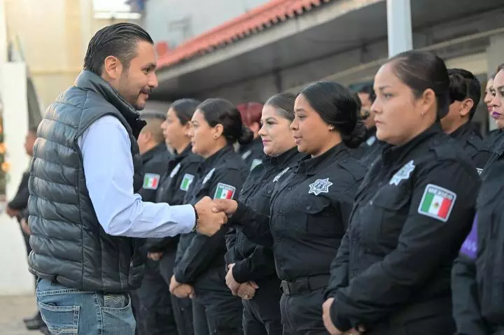  Carlos Villarreal, alcalde de Monclova, destacó la importancia de reconocer la labor de la Policía y cada uno de sus departamentos con el objetivo 