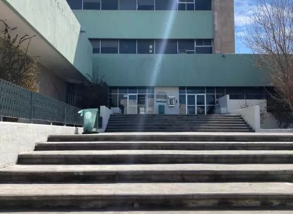 Estrada señaló que, pese a que su esposo se encuentra en estado delicado, no cuenta con un médico especialista en terapia intensiva, sino con uno d