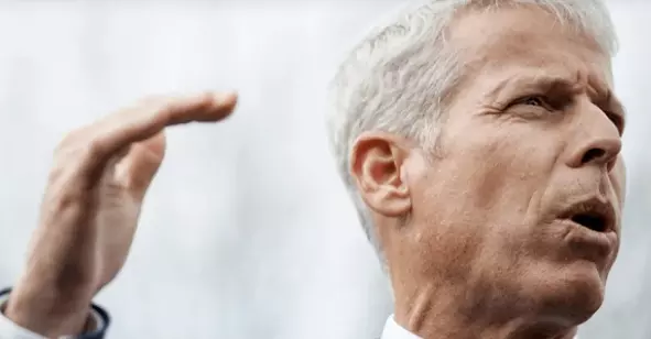 Por otra parte, el presidente de Estados Unidos, Donald Trump, se reunirá el viernes con miembros de las fuerzas armadas estadounidenses.