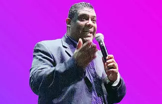 El pastor Rodolfo Puente Galindo, líder de la Iglesia Conexión Monclova, hizo un llamado a la comunidad para mantener la convicción de que la ciudad atraviesa un punto de cambio hacia su recuperación.