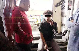 Un joven de 17 años de edad se impactó contra el protector metálico que divide los carriles de circulación en el Libramiento Carlos Salinas