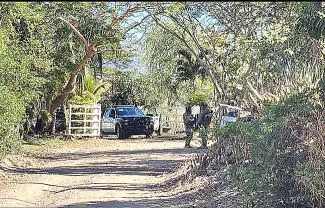 Los elementos aseguraron armas de alto calibre, un lanzagranadas, granadas, 89 artefactos explosivos, además de vehículos y equipo táctico