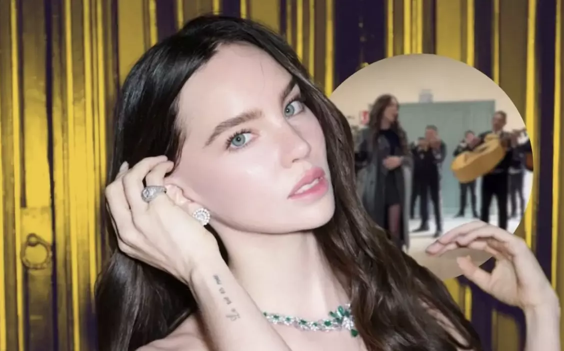 Frente a diferentes miembros de producción de la serie, Belinda interpretó su propia versión de la canción 