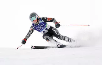 El eco de la chicharra marcó el inicio de su turno en la montaña. Sarah Schleper, con un grito que fue más que un desahogo, liberó años de disciplina, pasión y sueños acumulados. 