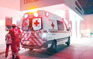 Una joven de 19 años de edad fue trasladada de urgencia al Hospital General Amparo Pape durante la madrugada del jueves.