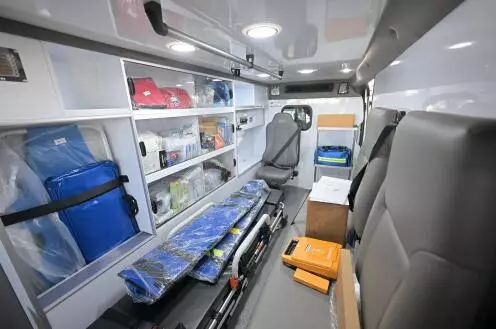 El vehículo está dotado de equipo necesario para atender las emergencias de la ciudadanía