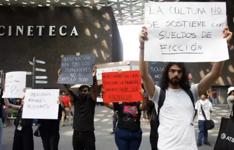 La problemática laboral, aseguraron afecta al personal que consta de 340 trabajadores, de los cuales 270 son por honorarios.