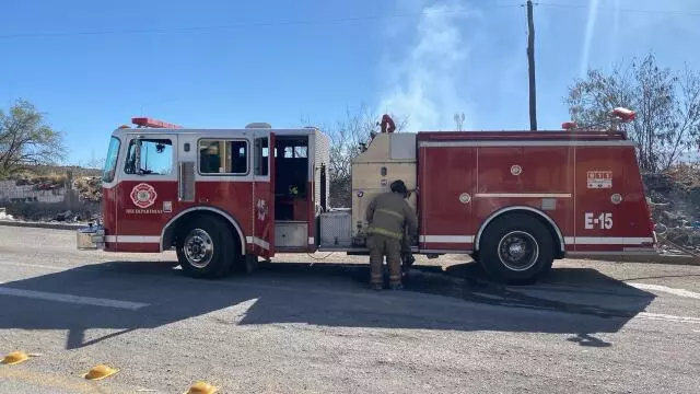 Tras varios minutos de labores, la situación fue controlada sin que se reportaran personas lesionadas.