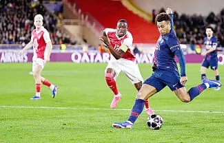 El campeón defensor se está complicando en su defensa del título.