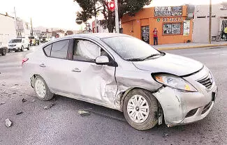 Cuando se dirigía a recoger a sus hijos, una madre de familia terminó en la sala de urgencias luego de protagonizar un fuerte accidente.
