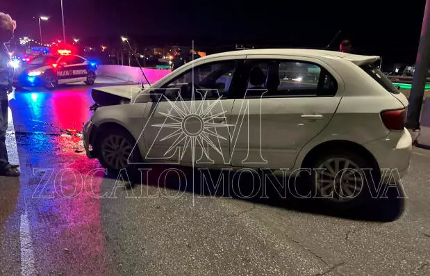 Elementos de Control de Accidentes arribaron rápidamente al sitio para tomar conocimiento de lo sucedido y asegurar el área, solicitando el apoyo de paramédicos de Cruz Roja Mexicana. 