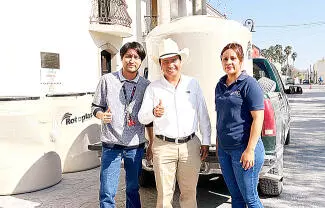 El alcalde Fernando Juárez realizó entrega de tinacos con subsidio a familias de Candela.