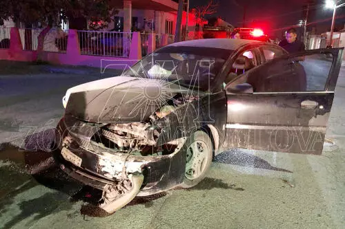 El presunto responsable fue identificado como Wilmer, quien circulaba por la calle Nobel con dirección al oriente.