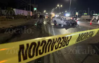 El automóvil se impactó de manera frontal contra un transporte de personal en Ramos Arizpe