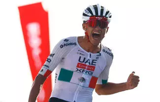 Isaac del Toro dio el golpe más importante de su temporada en la etapa reina del UAE Tour 2026.