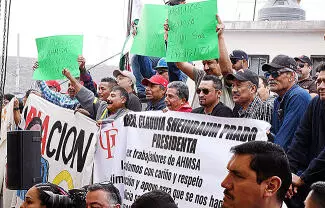 Desde las ocho de la mañana comenzaron a llegar asistentes que buscaron asegurar un lugar en el evento