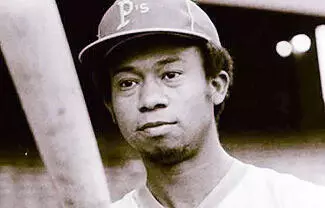 Jugó en diferentes equipos desde su debut en 1970 con los Leones de Yucatán, hasta que se retiró en 1996 con los Petroleros de Poza Rica