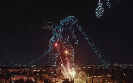 Cientos de drones se desplegaron en el cielo de Los Ángeles en un espectáculo para anunciar la segunda temporada de Monarch: Legacy of Monsters