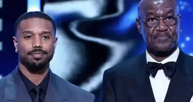 El hombre era John Davidson, cuya historia real inspiró el filme independiente británico “I Swear”, sobre un hombre con síndrome de Tourette.