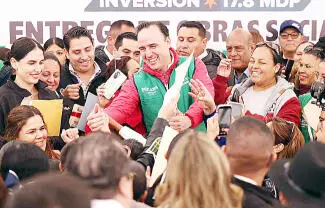 En gira por la Región Carbonífera, entregó obras sociales por más de 60 millones de pesos