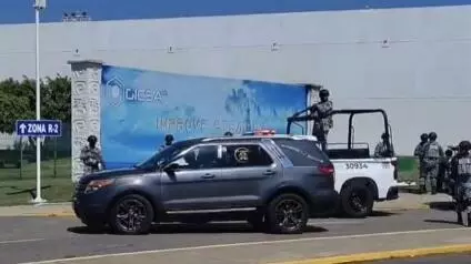 Tras llegar a Villahermosa, las dos carrozas fúnebres fueron escoltadas por patrullas de la Guardia Nacional a sus lugares de origen para darles el último adiós.