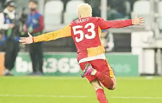 La Juventus anotó tres goles y obligó al tiempo extra al Galatasaray, pero el cuadro turco liquidó 7-5 en el global en la Champions League.