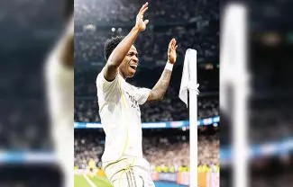 En un juego donde piden no más racismo, Real Madrid derrotó 2-1 (3-1, global) al Benfica y avanzó a los Octavos de la Champions League.