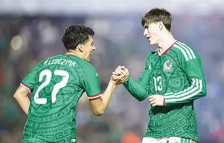 Con goles de Richard Ledezma, “Hormiga” González y Brian Gutiérrez, tres jugadores de Chivas; la Selección Mexicana le dio un baile a Islandia