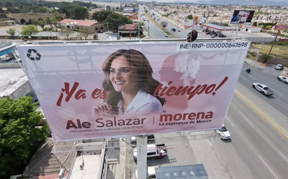 A medias cumple Morena orden del IEC, ‘parcha’ pero no retira espectaculares