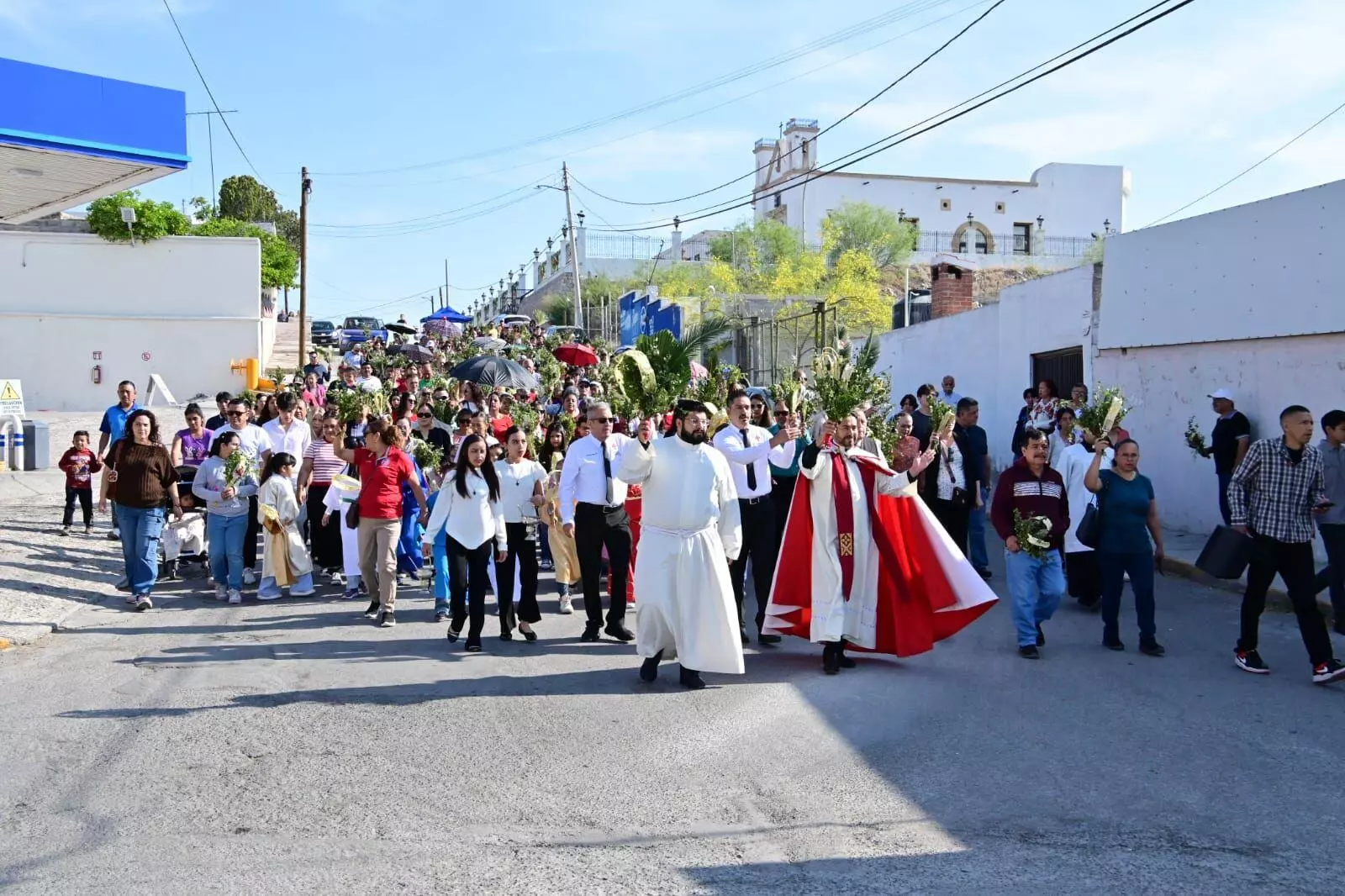 El padre Néstor Martínez presidió los actos litúrgicos.