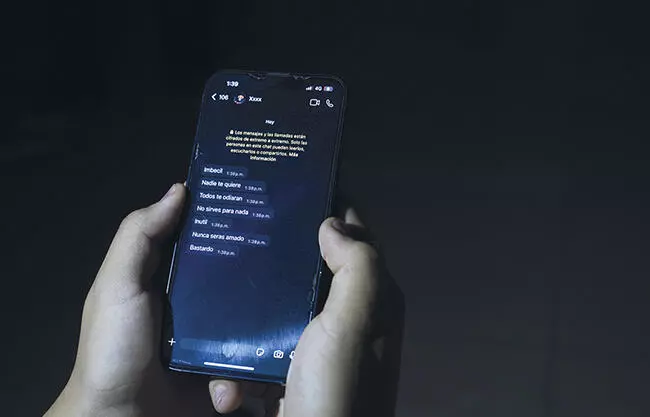 Se ‘golpean’ niños con IA; fabrican memes y stickers