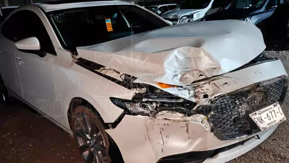 Tras la llegada de los agentes de Control de Accidentes, ambos conductores fueron invitados a acudir a las oficinas de peritaje, donde finalmente, con la intervención de las aseguradoras, llegaron a un acuerdo para la reparación de los daños.