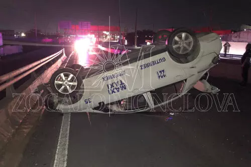 La volcadura se registró sobre el bulevar Pape a la altura de la colonia Eva Sámano.