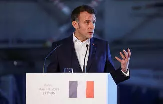 Pasa un importante porcentaje del crudo y del gas mundial, así como de otros productos esenciales