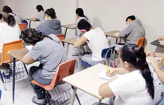 La misión es entregar a la sociedad personas para competir en el mundo laboral, reiteró el pastor Valentín Bustos