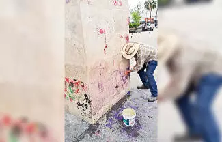 El director de Servicios Primarios, Reginaldo Rodríguez Campos, informó que ayer iniciaron las labores de limpieza en la Plaza Principal.
