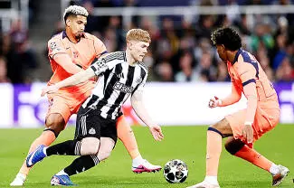 Gracias a un gol de penal de Lamine Yamal, el Barcelona rescató el 1-1 ante el Newcastle en la Ida de los Octavos de la Champions League.