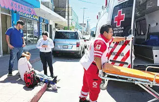Una mujer de 53 años de edad resultó lesionada la tarde de ayer, luego de ser arrollada por un automóvil.