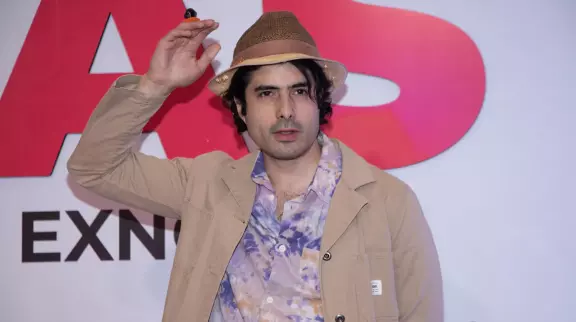 Conocido por haber sido exnovio de Belinda e hijo el también actor, Odiseo Bichir, resultó con fracturas en la cadera y cara