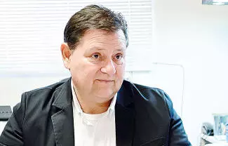 Altos Hornos de México se debe asignar de manera directa al Grupo Afirme, consideró el presidente de Canacintra en Monclova, Jorge Mtanous Falco.